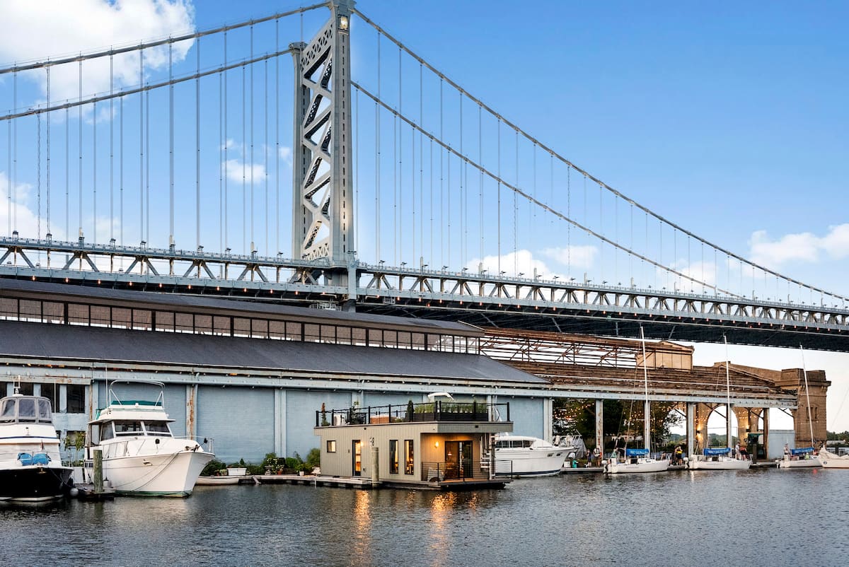 The Sylvan · Luxe Old City Houseboat · 45' Rooftop — Philadelphia, PA
