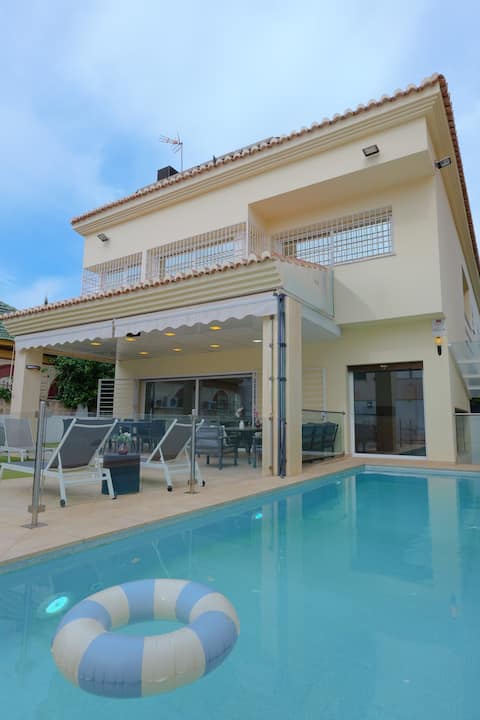 Successful Airbnb property: August Villa Malaga. Relax Beach Pool Coworking in Pedregalejo