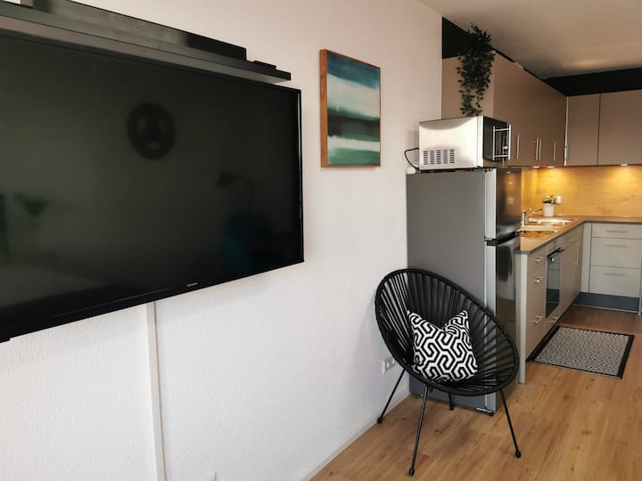 Zentrale, Vollmöblierte 1-zimmer Wohnung - Sindelfingen