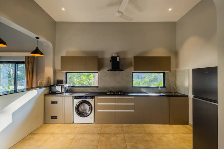 Full kitchen image 1