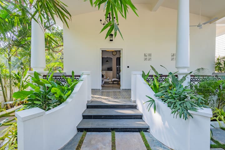 Front garden image 1
