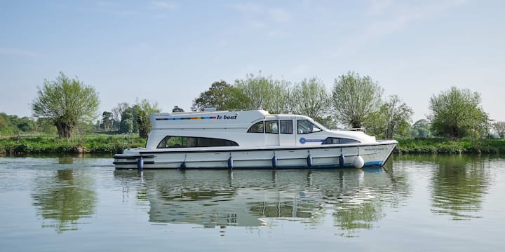 Royal Mystique A - Aangemeerde Woonboot In Carrick - Leitrim Village