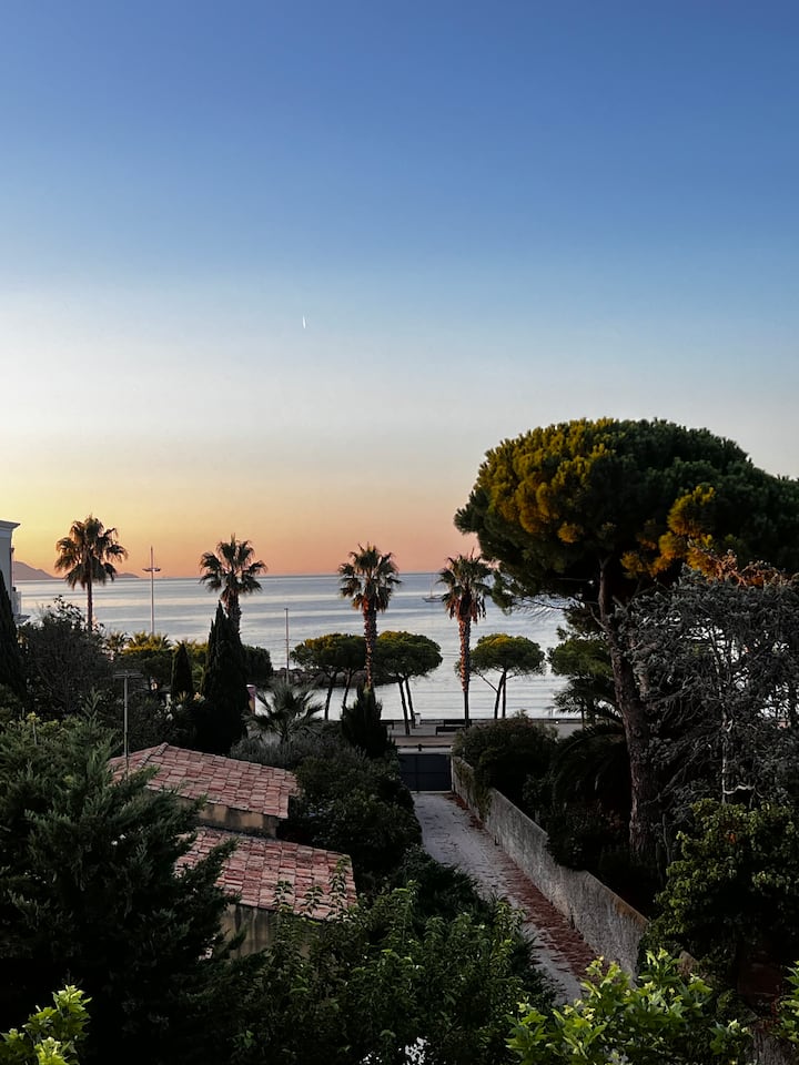Maison Ciotadenne Sur La Plage Avec Piscine. - La Ciotat