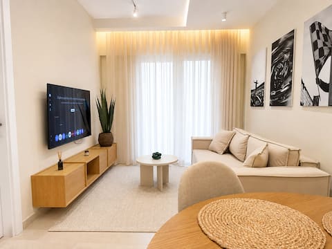 Successful Airbnb property: Luxury 1BR with pool & balcony near Golem beach in Golem