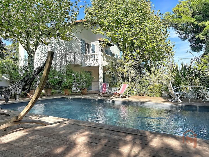 Villa De Charme Avec Piscine & Vue Mer à Lestaque - Marseille