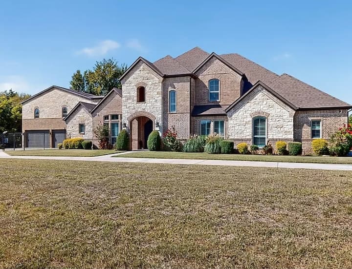 The Powers Estate With Pool - Cedar Hill, TX