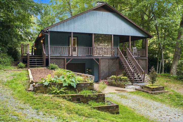 New River Log Cabin Retreat - Boone, NC