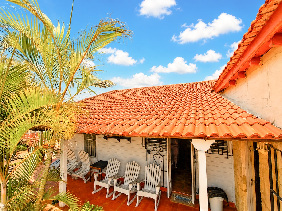 Havana-Guanabo Villa / Pool / Electric Backrest - Villas for Rent