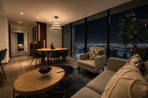 Top performing Airbnb: The View | Comfort in the Heights in San Isidro Miranda