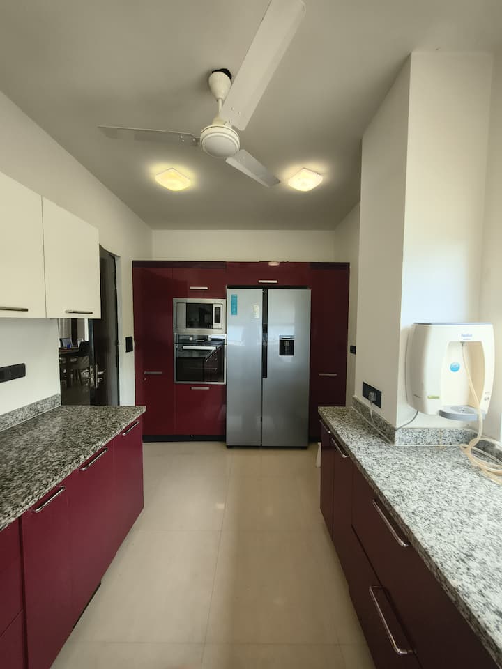 Full kitchen image 2