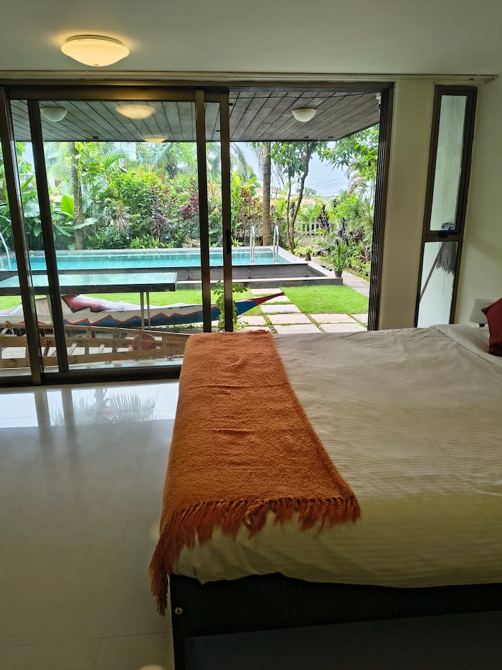 Bedroom 1 image 4