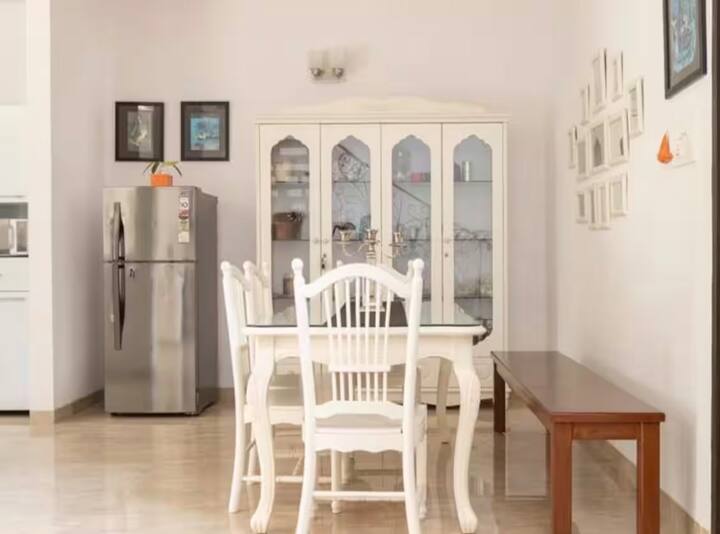 Dining area image 4