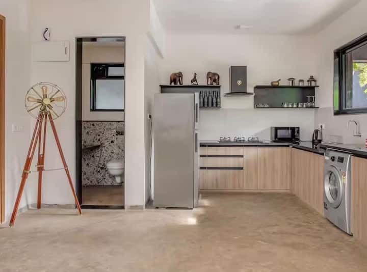 Full kitchen image 1