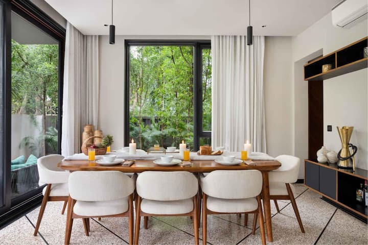 Dining area image 2