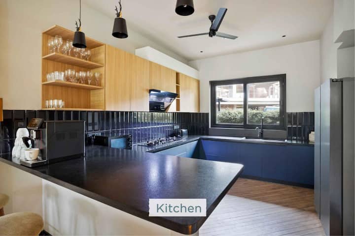 Full kitchen image 1