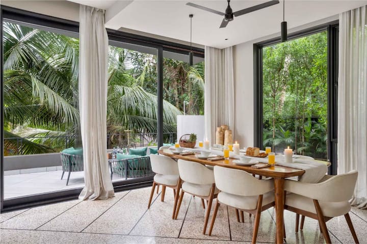 Dining area image 1