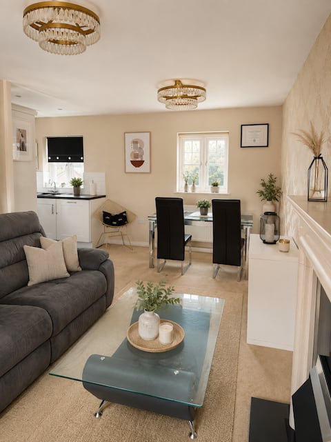 Successful Airbnb property: 2-Bed Manchester Flat • Free Parking in Cheetham Hill