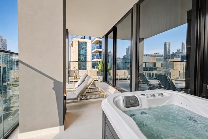 Burj Khalifa View 2br · Private Jacuzzi - Dubái