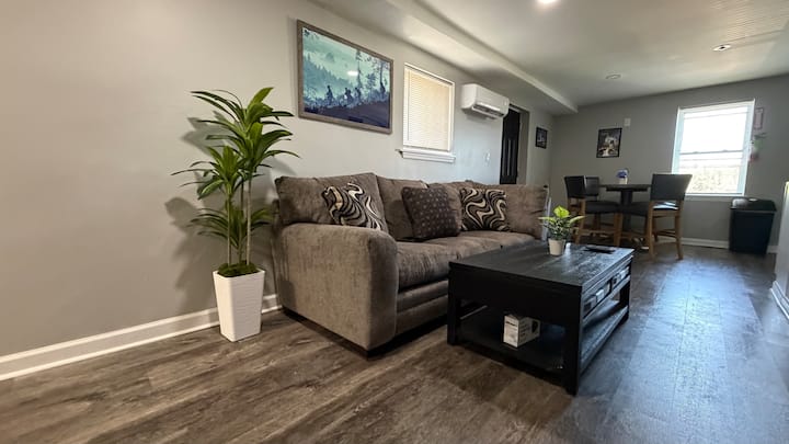 Cozy 2br Retreat With Private Parking - Wilmington, DE