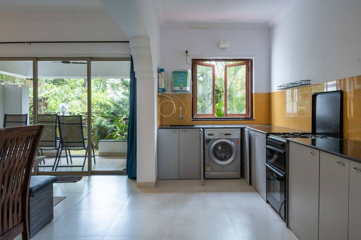 Full kitchen image 2