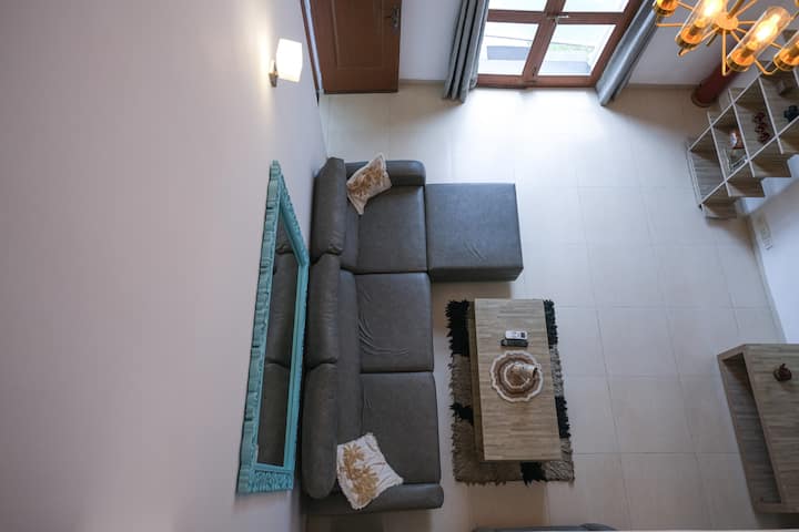 Living room image 4