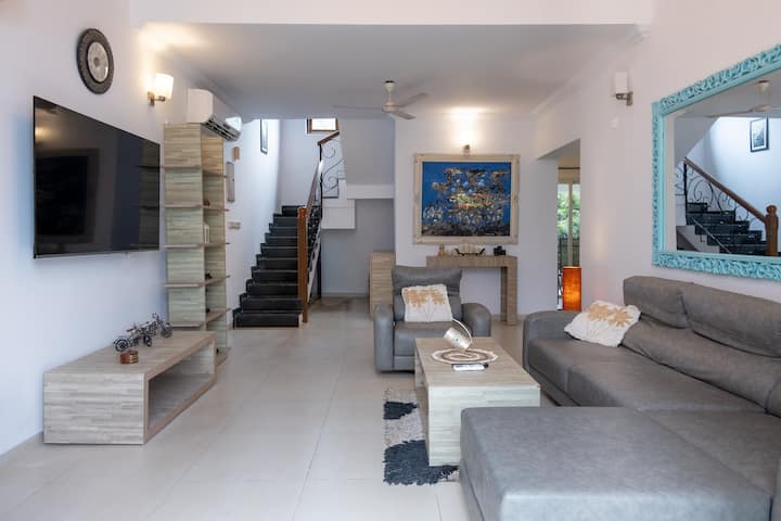 Living room image 6