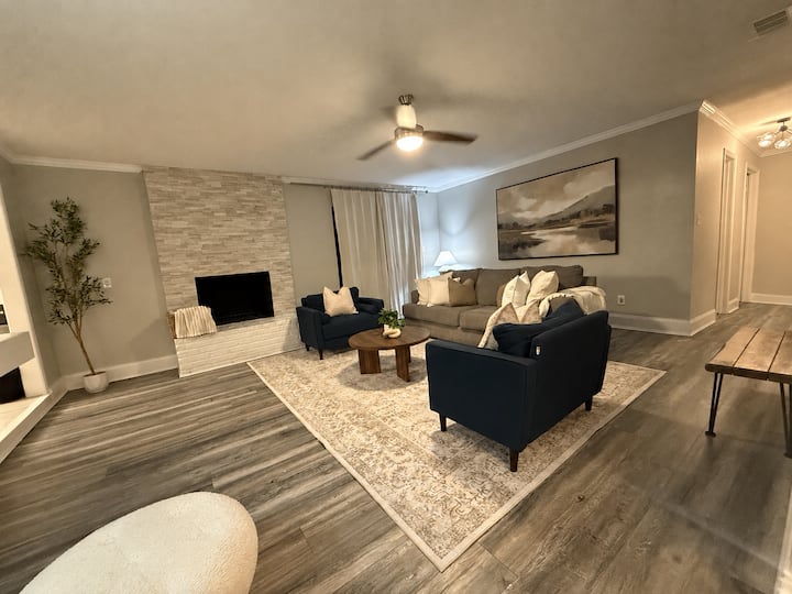 Beautiful Plano Home| 3br | Private Yard & Deck - Plano, TX