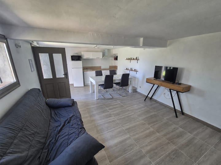 Appartement Bas Villa Indépendant, Jardin, Parking - Carros