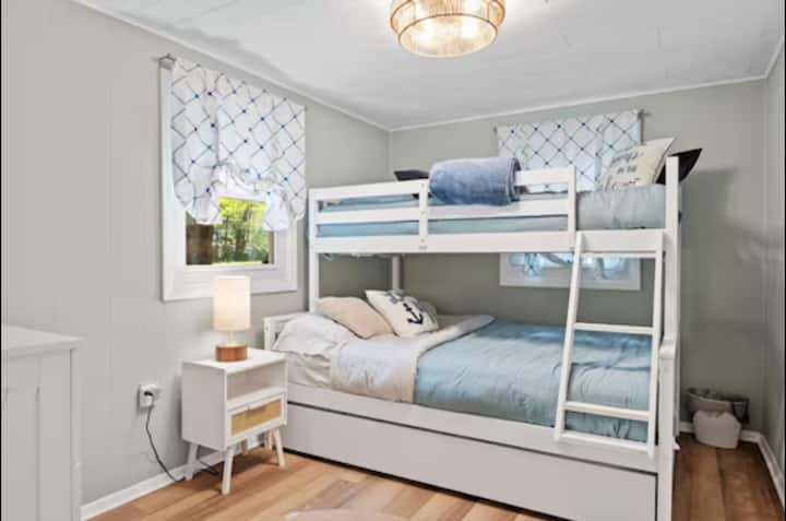 Bedroom with bunk bed and pull out mattress