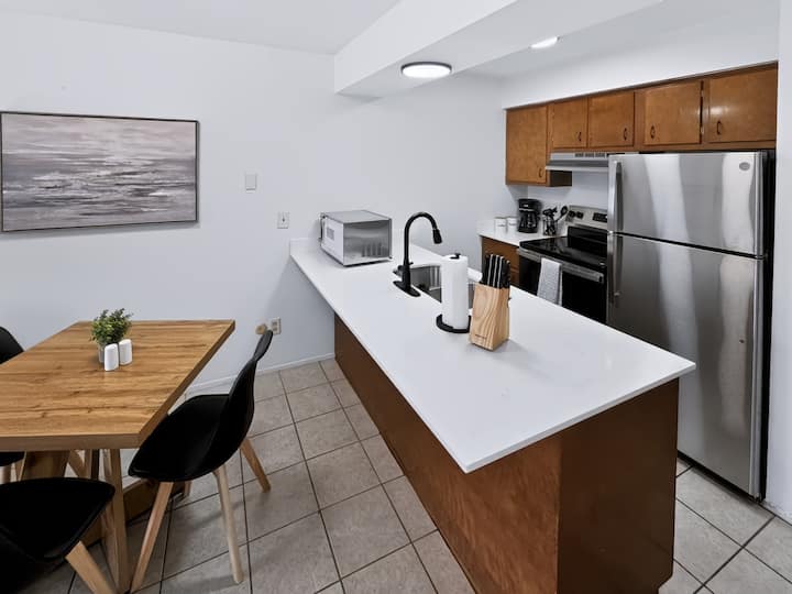 Modern Traditional #10 + 2nd Floor + 1 Bed/1 Bath - Lansing, MI