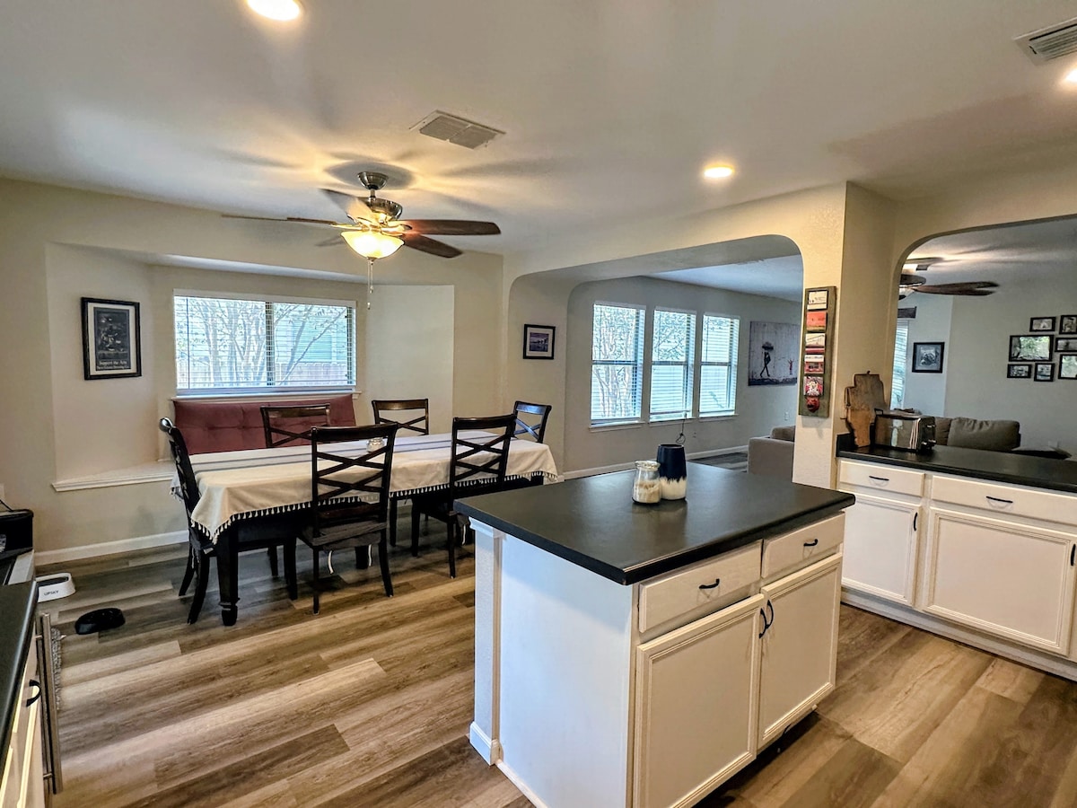 Large living area, 2 bed, 2 bath, fenced yard