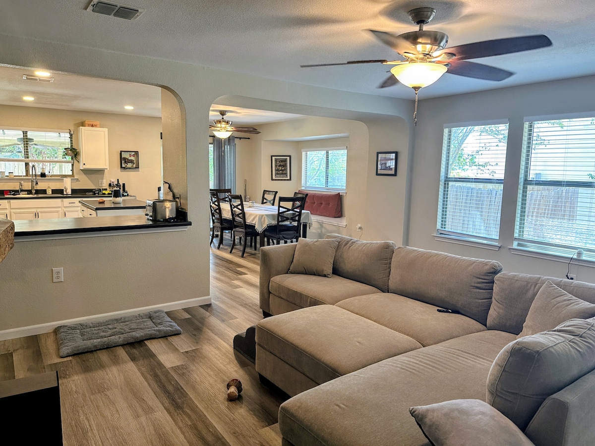 Large living area, 2 bed, 2 bath, fenced yard