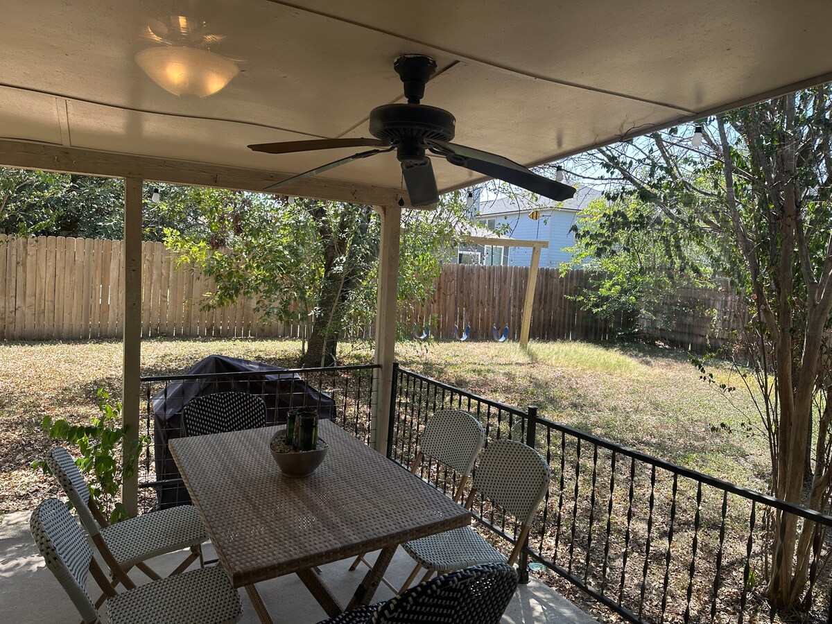 Large living area, 2 bed, 2 bath, fenced yard