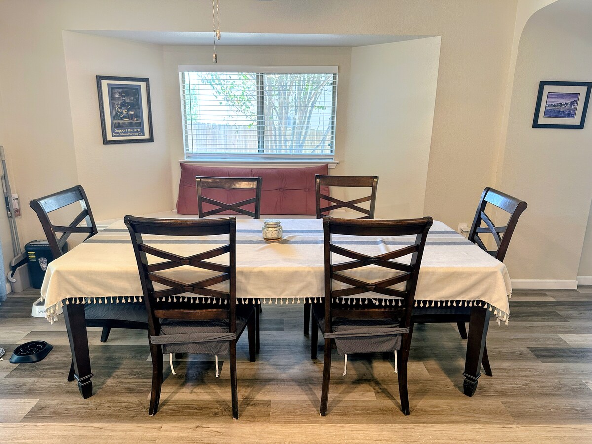 Large living area, 2 bed, 2 bath, fenced yard