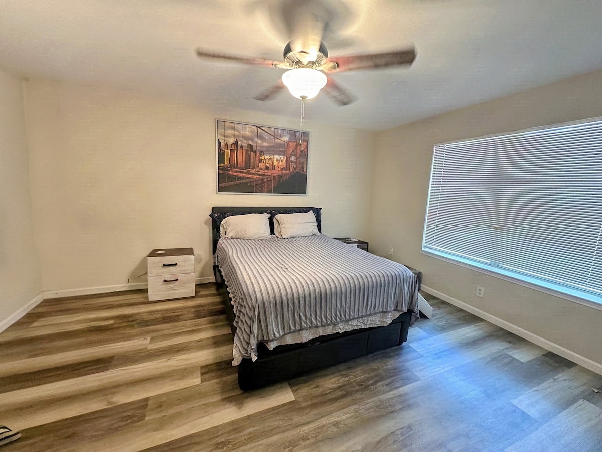 Large living area, 2 bed, 2 bath, fenced yard