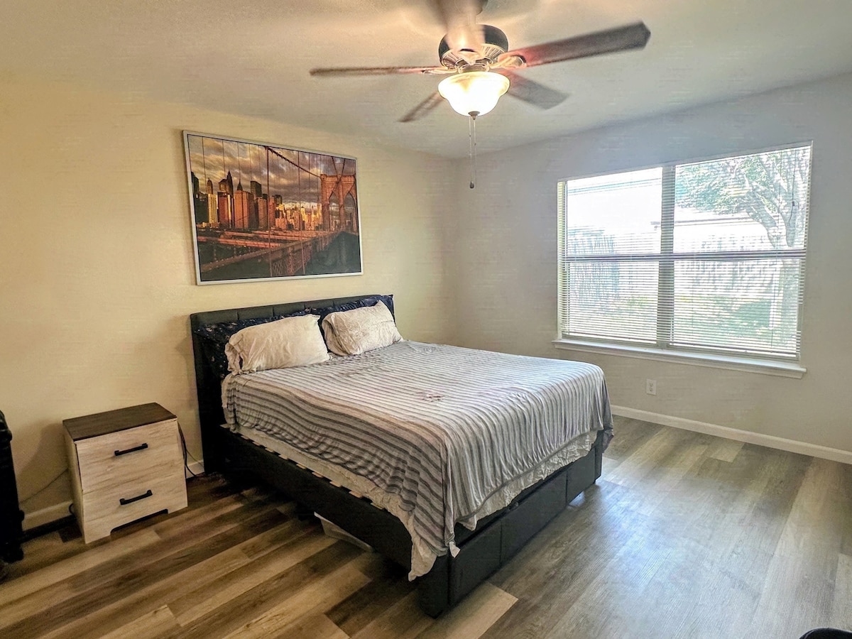 Large living area, 2 bed, 2 bath, fenced yard