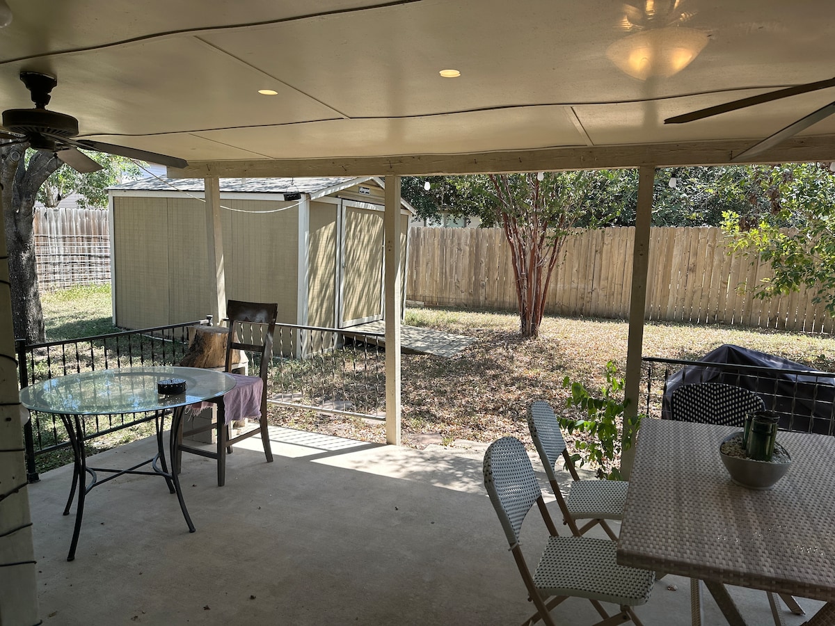 Large living area, 2 bed, 2 bath, fenced yard