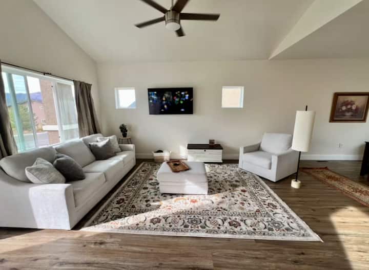 New Sunlit Home W/ Beautiful Views | 3 Br | 2.5 Ba - Winnemucca, NV
