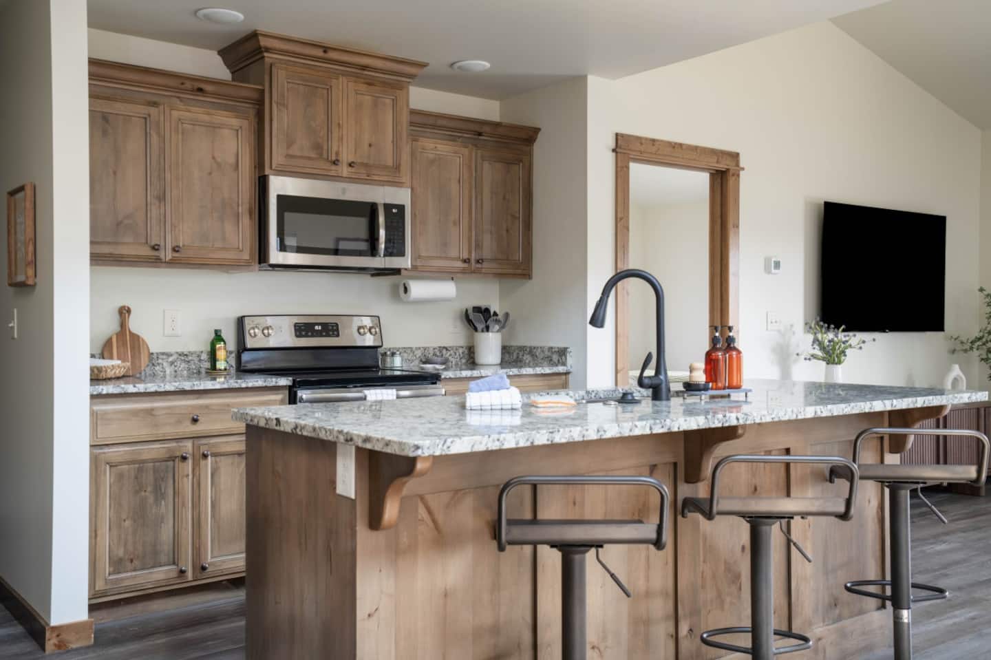 Welcoming entryway & charming architectural detail