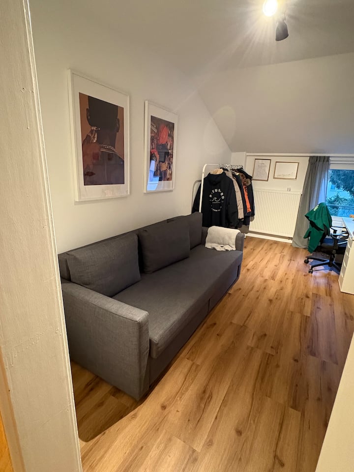 Modern Altbau Room | Central & Fast Wi-fi - Essen