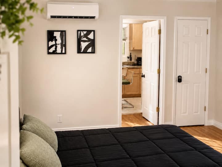 The Cozy Toluca Stay - Burbank, CA