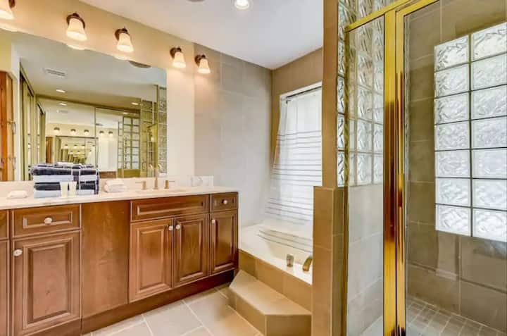 Riverbend West Retreat With Private Pool - Plano, TX