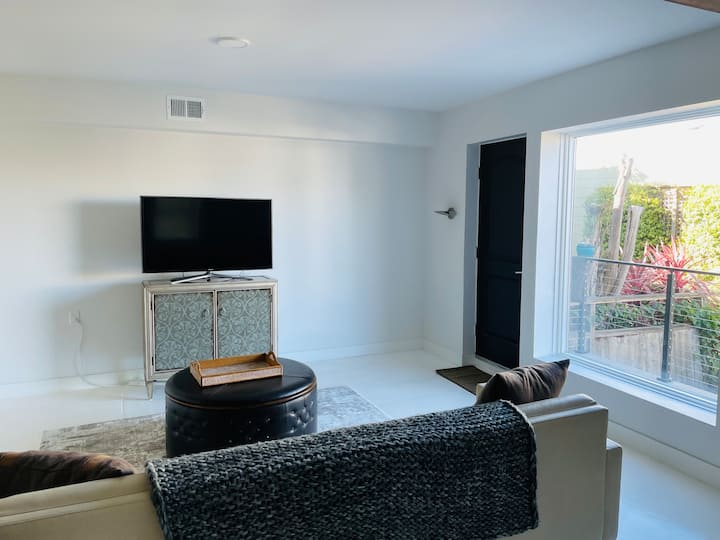 Modern Suite With Private Entrance - San Francisco, CA