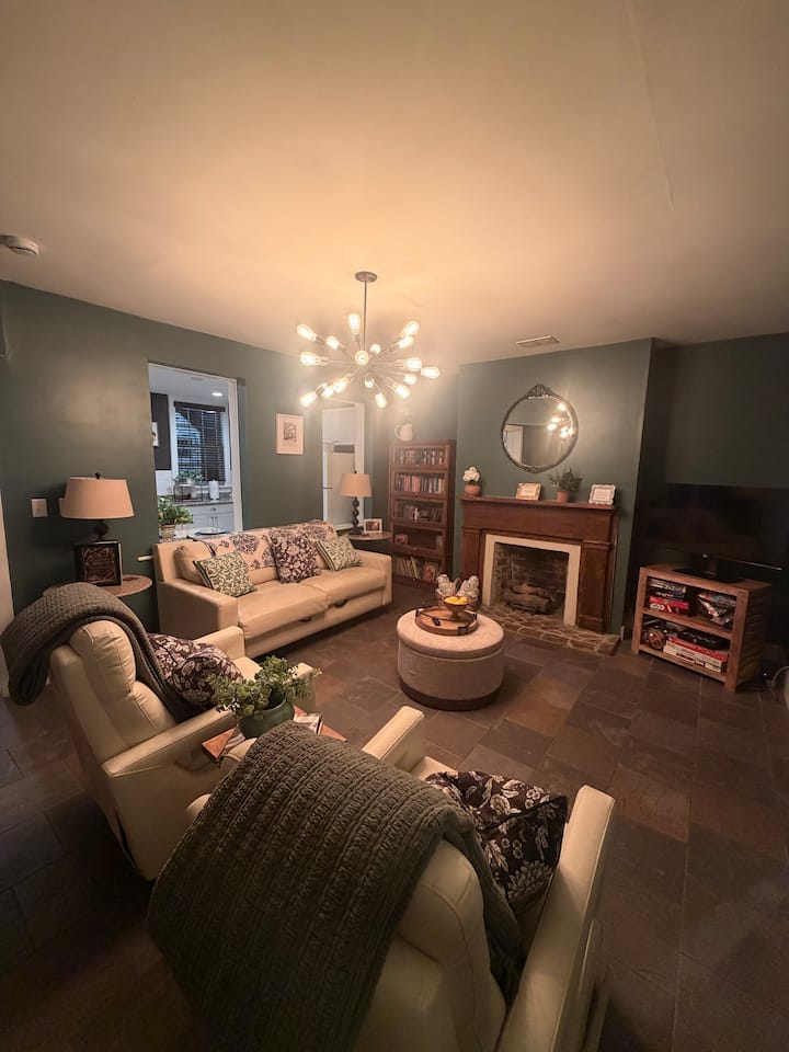 Courtyard Retreat On Jones Street - Savannah