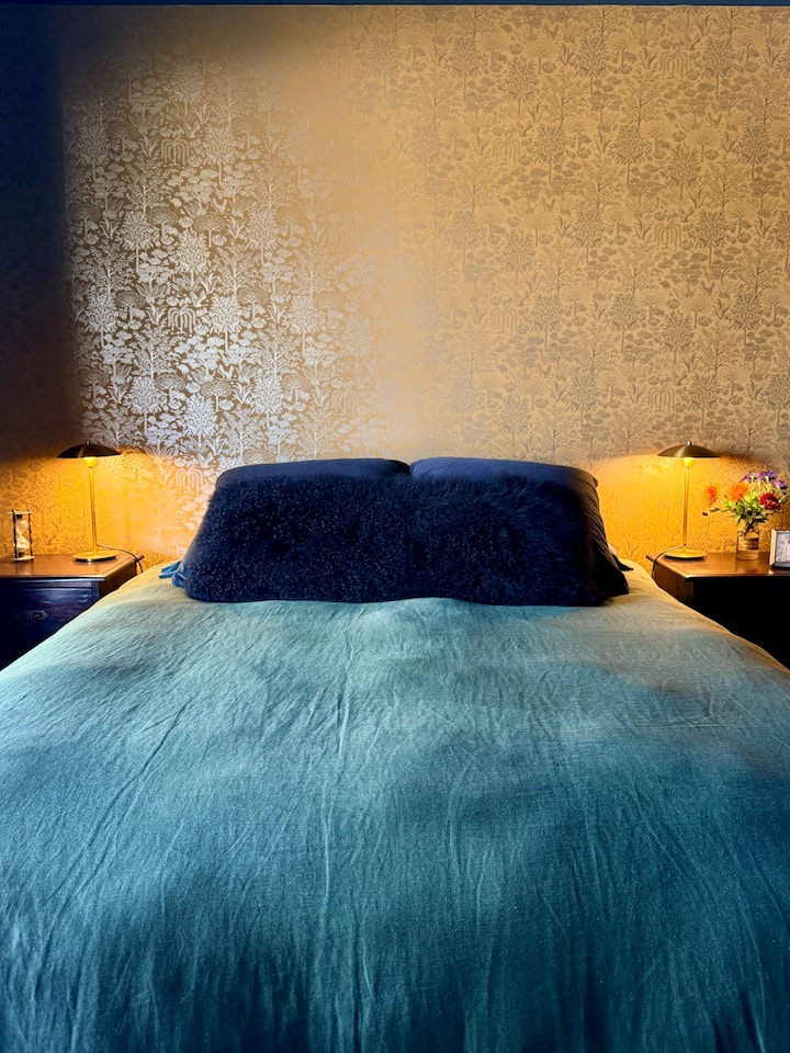 queen bed
