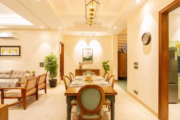 Dining area image 1