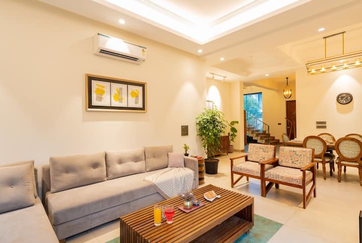 Living room image 6