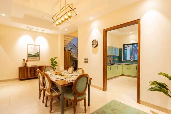 Dining area image 4