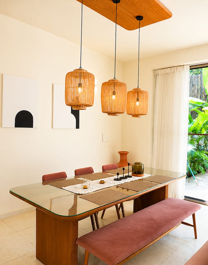 Dining area image 1