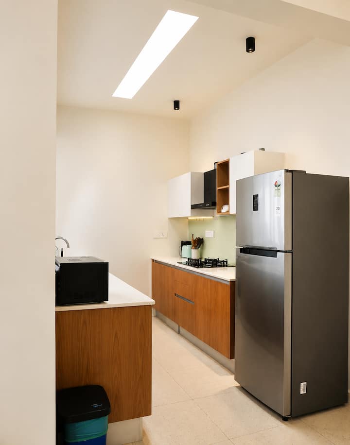Full kitchen image 2